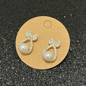Women’s fashion jewelry. Elegant bow design with faux Pearl and Rhinestones.
